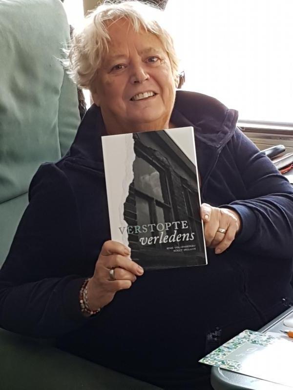 menstotaal renee met boek x27